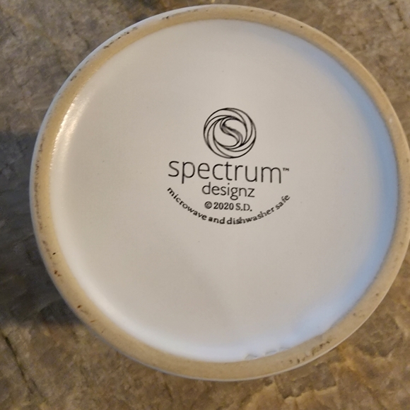 XOXO  14 oz. Mug - perfect for that special  person. Excellent shape - Picture 3 of 8